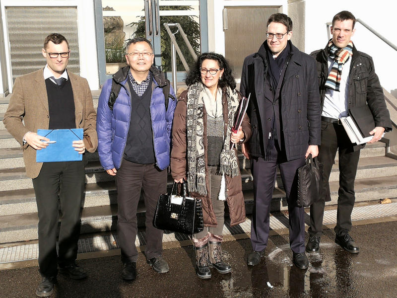 法鋼領(lǐng)導在迪林根領(lǐng)導陪同下參觀