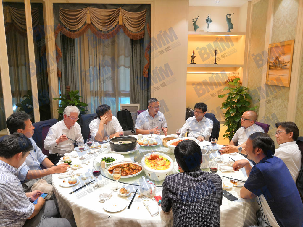 訪問結(jié)束后，法鋼集團(tuán)負(fù)責(zé)人邀請(qǐng)JFE鋼鐵高層共進(jìn)晚餐